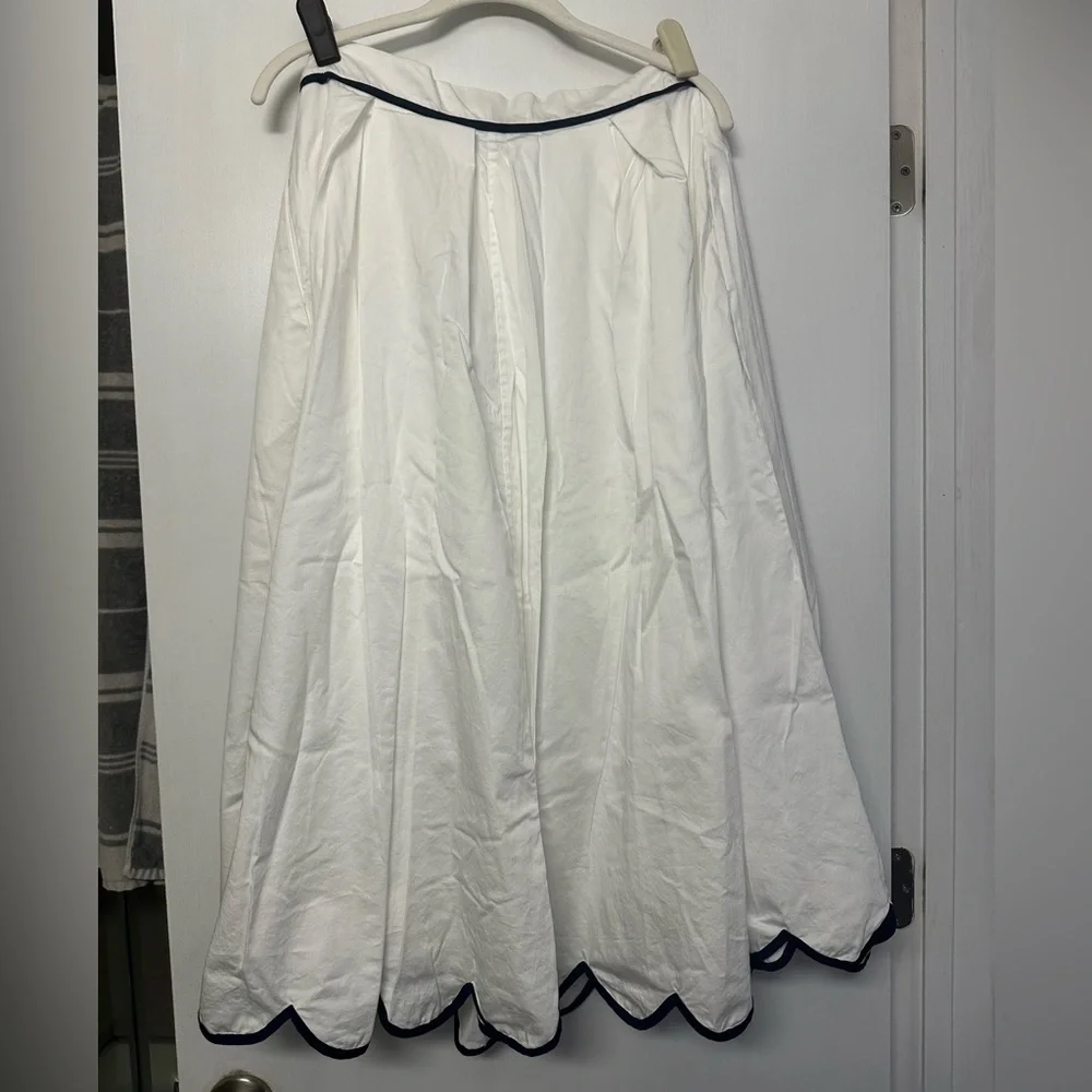 French Connection White Skirt with Navy Scalloped Hem - Picture 6 of 11
